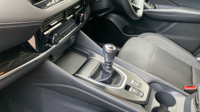 Nissan Qashqai 1.3 DiG-T MH N-Connecta 5dr Petrol Hatchback